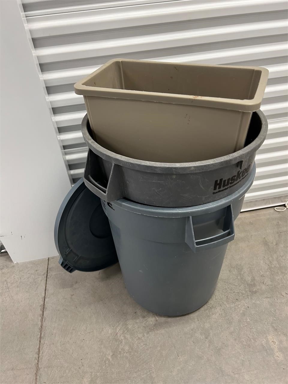 Brute Rubbermaid + Huskee Trash Cans