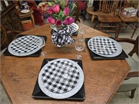 Decorative Black & White Table Dishes & Vase