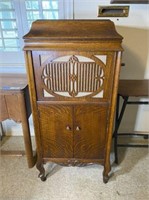 ANTIQUE BRUNSWICK VICTROLA, MODEL 117,