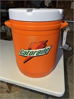 10 GALLON GATORADE DRINK DISPENSER APPEARS NEW