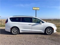 2019 Chrysler Pacifia Limited Van