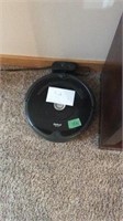 Robot rechargeable vacuum