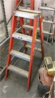 4' fiber glass double step ladder