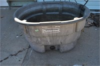 70 gallon Rubbermaid stock tank