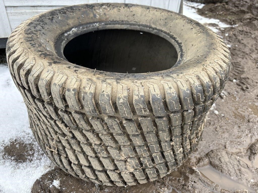 Tire: 24 x 12.0,0–12