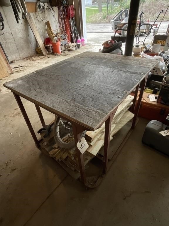 WORK TABLE ON CASTERS