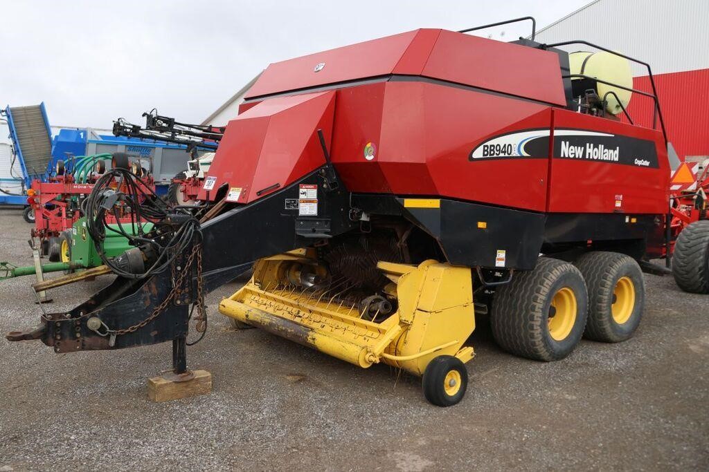 NEW HOLLAND BB940A 3X3 SQUARE BALER