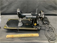Working Feather light Singer sewing machine & case