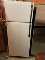 GE refrigerator/ freezer