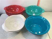 Plastic Bowls & Strainers