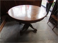 47" Round Oak Clawfoot Dining Room Table w/4