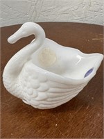 Vintage 5" Imperial Milk Glass Swan
