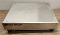 METTLER TOLEDO 150 POUND SHIPPING SCALE. LOT T649.