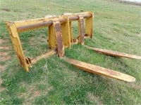 8' B SET OF PALLET FORKS, QUICK ATTACH