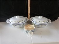2 plastic decorative dishes and ceramic