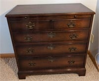 Four Drawer Dresser With Pullout