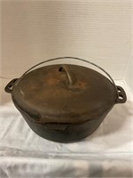 Cast iron pot with lid