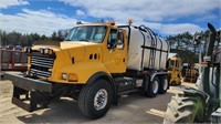 1998 Ford Louisville Truck w/ 3200 Gal Poly Tank