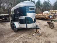 Tandem axle horse trailer