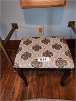18 X 18 UPHOLSTERED PAD SEAT BENCH 18 X 18