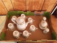Tea Set & Salt/Pepper Set "Pearl" Noel Pattern
