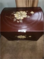WOOD LIKE HUMP TOP HINGED LID TRUNK W/ PAINTED