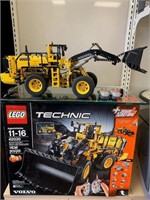 Lego Technic Volvo Wheel Loader 42030