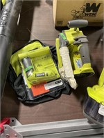 1 LOT, 2 PIECES, 1 RYOBI 4 Volt USB LITHIUM