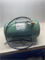 Speedaire carry tank comes with Gauge