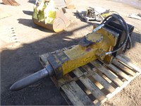 B+D 1/4 YD / SB552 Hydraulic Breaker