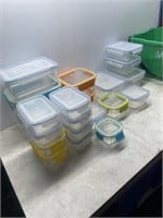 Quantity of glass storage containers comes with