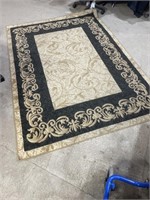 Carpet measure 7'4" x 5'2"comes with