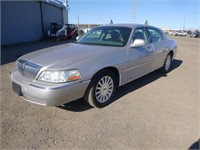 2003 Lincoln Town Car Sedan