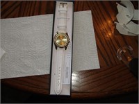 Manhattan Watch White Leather Band Untested
