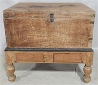 Lift top blanket chest on legs, 2 drawers