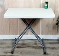 Table PVC pliante 20"x30" hauteur ajustable, A-1