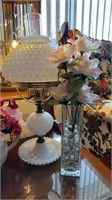 Antique white lamp, 2 silk florals