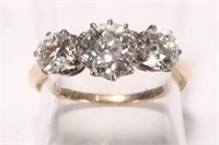 Lovely 18ct Gold Diamond Three Stone Ring,