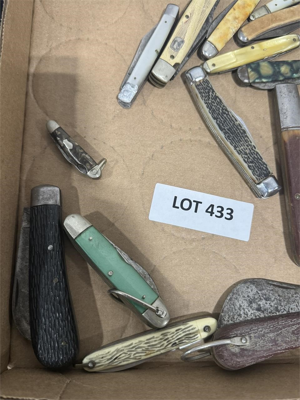 Flat of knives