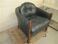 GREEN LEATHER BARREL TYPE CHAIR