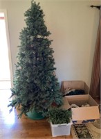 Pre lit Christmas tree w/extra lights & decoration