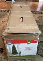 7 1/2 ft pre-lit Christmas tree