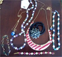 F - MIXED LOT OF COSTUME JEWELRY (S13)