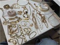 Goldtone vintage jewelry