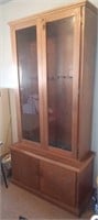 10 HOLE GUN CABINET WITH KEY