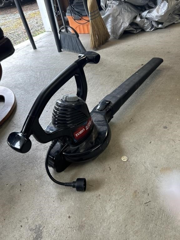 Toro Super Blower Vac Garage
Plug in Electric