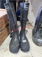 Rubber boots size 11