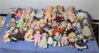 Assorted porcelain and plastic dolls. All 3-6ins.