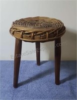 Wicker stool. 13×11