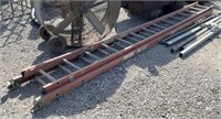 Fiberglass Extension Ladder - 28 Ft